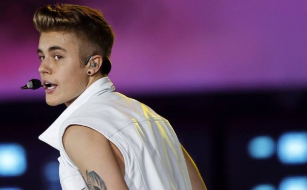 Os paparazzi de olho em Justin Bieber