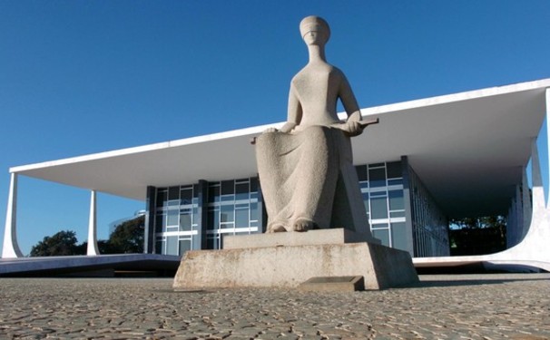 O Brasil de olho no STF...