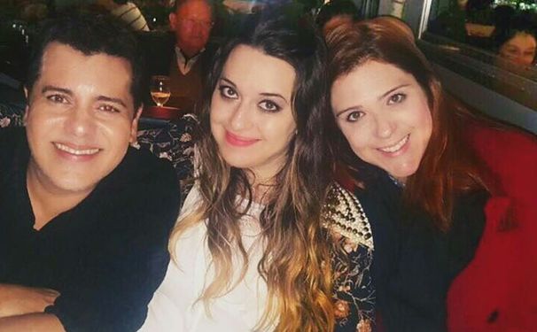 Michel Telles de olho nos automóveis...