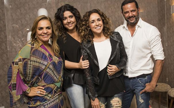 DANIELA MERCURY VISITA MOSTRA DE QUARTOS NO CONCEITO WEDDING