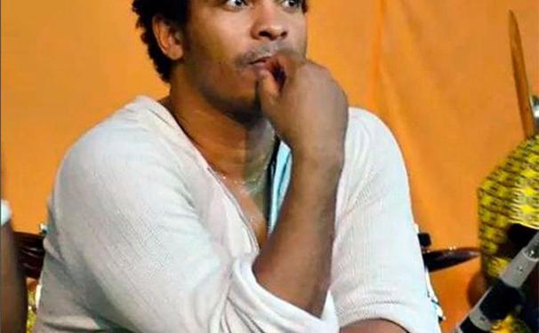 Denny Denan com boas novidades.