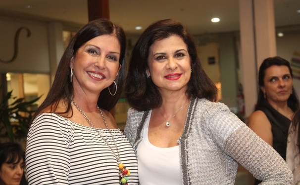 Sandra Maciel assumindo a gerência de uma loja de moda. Vem ver...