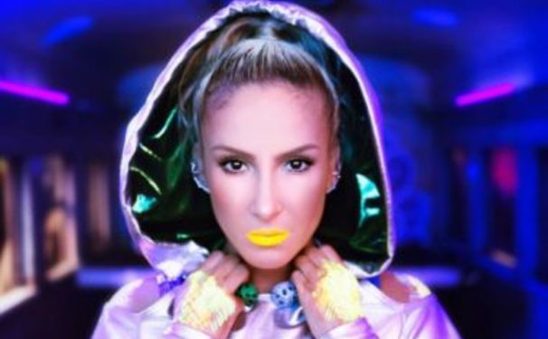 Novo clipe de Claudinha Leite.