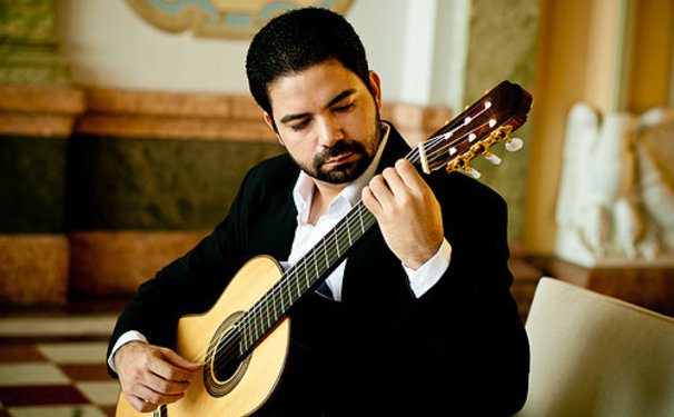  João Carlos Victor se apresenta no no Sheraton da Bahia Hotel