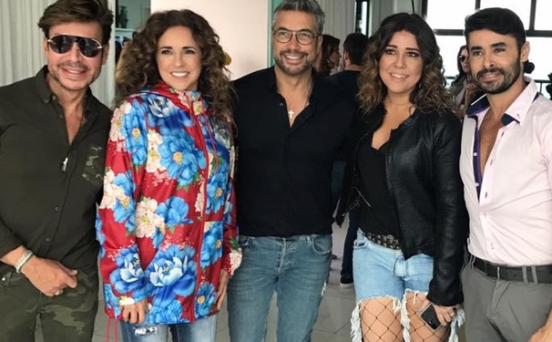 Aniversário de Carlos Rodeiro diante da Baia de Todos os Santos