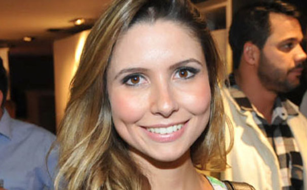 Rafaela Mécia recebendo logo mais...