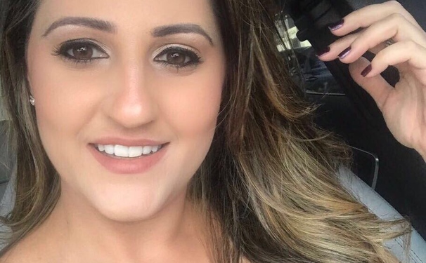 Nanda Souza recebendo em Praia do Forte