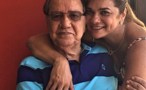 O papai queridão Mário Gomes Marques e sua filha Monica Gallas