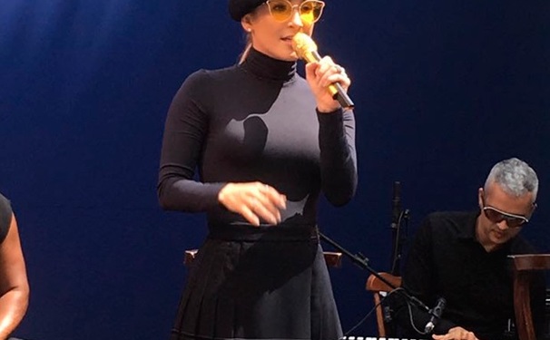 Claudia Leitte agitou o Shopping Bela Vista 