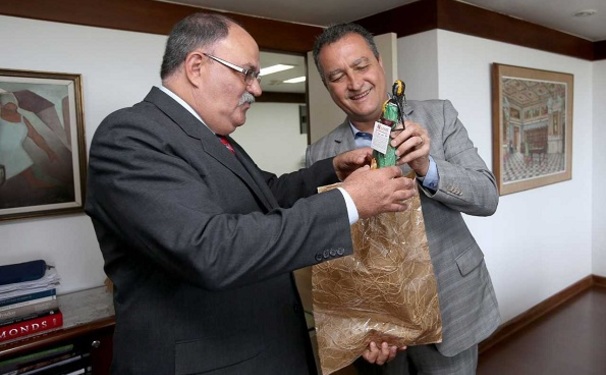 Governador Rui Costa recebe em audiência diplomatas da República de Cuba