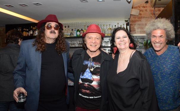 Armandinho, Moraes Moreira na estreia da peça "Sons de Vermelho" 