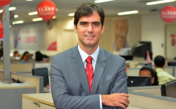 Marco Aurélio Alves recebendo logo mais convidados