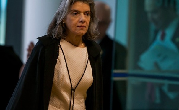 Cármen Lúcia recebeu para jantar  mulheres do poder 