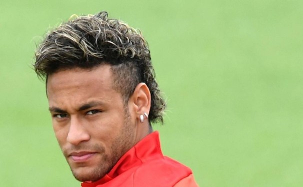 Neymar investindo alto em uma  boate sertaneja