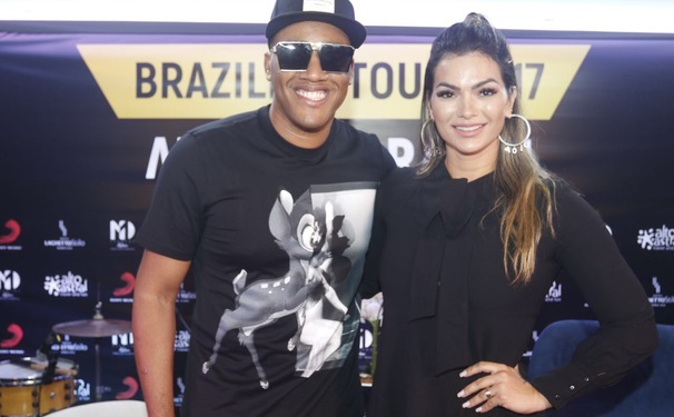 Ancelmo Ralph recebe convidados