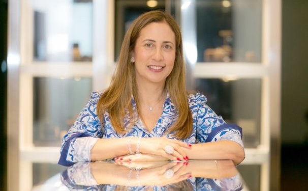 A designer paulista Carla Amorim lançando hoje em todo o Brasil