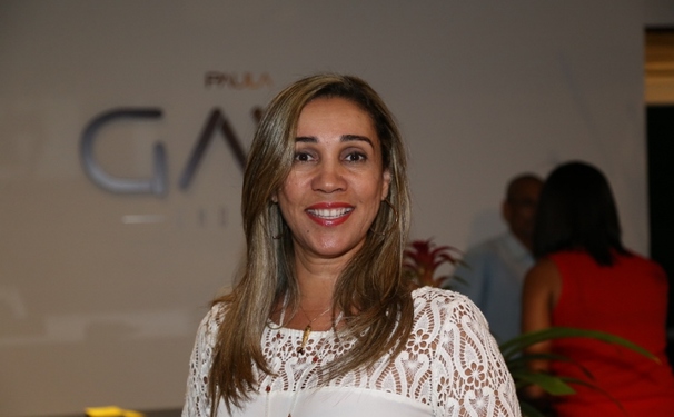 Lila Morais convidando