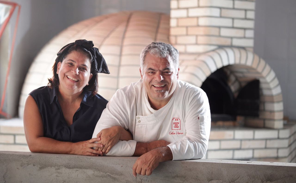 Vieira e Valeska Calazans com a mão na massa para o cardápio que será servido no coquetel de abertura da Natuzzi Italia