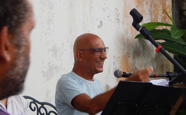 Keiler Rego espalha música pela cidade no período natalino