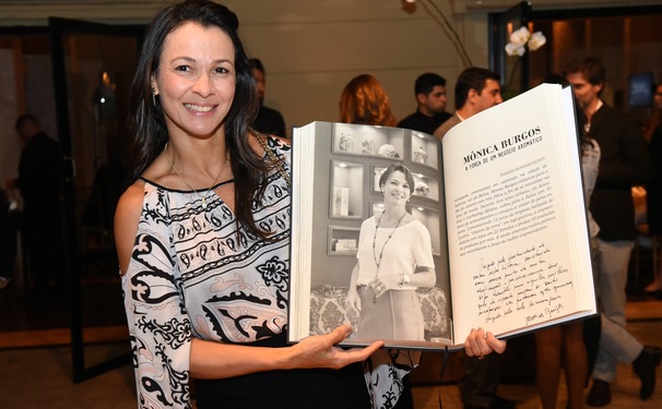 Livro destaca biografia da baianinha Mônica Burgos entre 50 CEO's de todo o Brasil