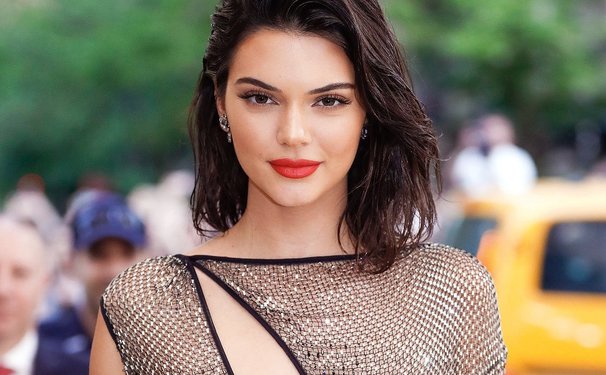 Kendall Jenner de apenas 22 anos, a modelo da vez...