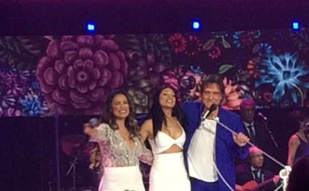 Emocionate o encontro de Simone e Simaria com Roberto Carlos