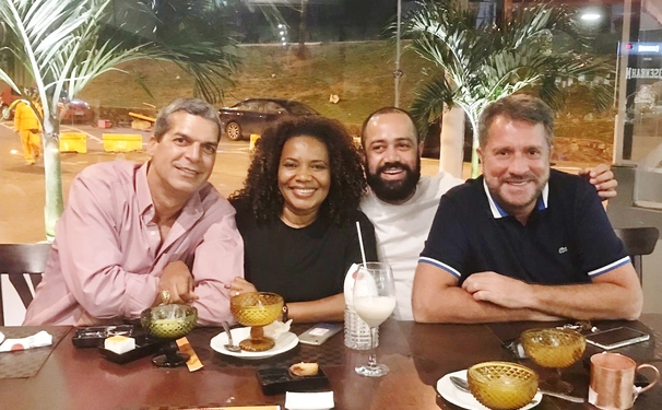 Noite oriental estrelada no restaurante Ko Phai