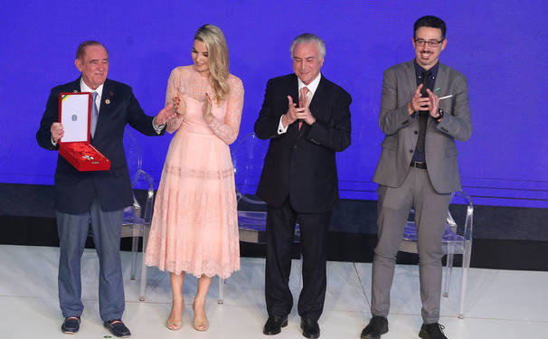 Temer homenageia humorista Renato Aragão, o Didi Mocó dos Trapalhões