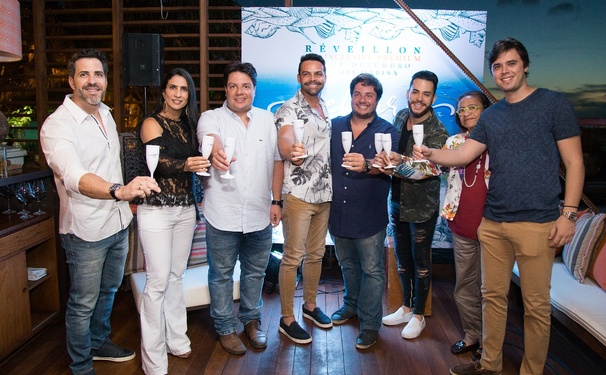 Esta turma está prometendo celebrar a vida em alto estilo, tendo a Baía de Todos os Santos como vista principal.