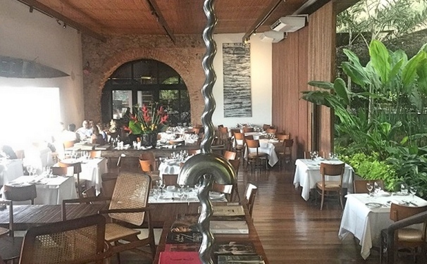 Restaurante Amado ganha escultura de  Gustavo Moreno