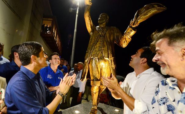 Estátua de Gregório de Mattos