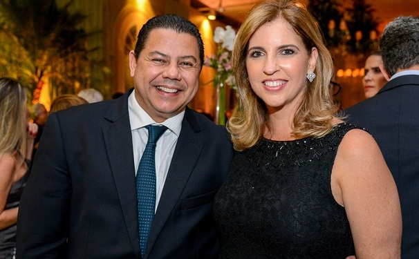 Monica e Marcelo Sacramento recebendo para almoço