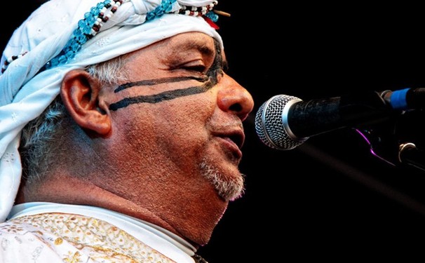 Gerônimo mostra porque “já é Carnaval, cidade”