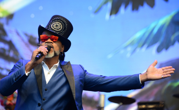 Carlinhos Brown é a atração principal  da garotada hoje no  Yacht Clube da Bahia