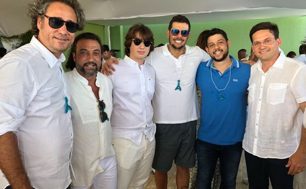 Itamar Musse   e seu filho Itamar Musse Neto recebem  amigos na tradicional  festa de Iemanjá,