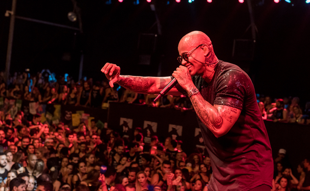 O Gigante deixou o Camarote Salvador pequeno na terceira noite de folia