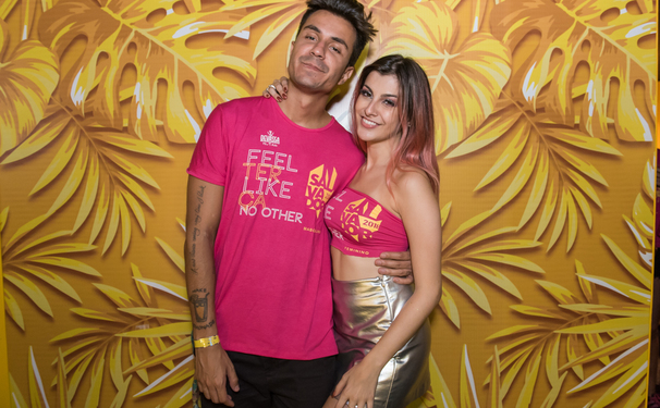 Nah Cardoso esbanjando beleza no Camarote Salvador