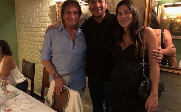 Roberto Carlos no tradicional Restaurante Antiquarius