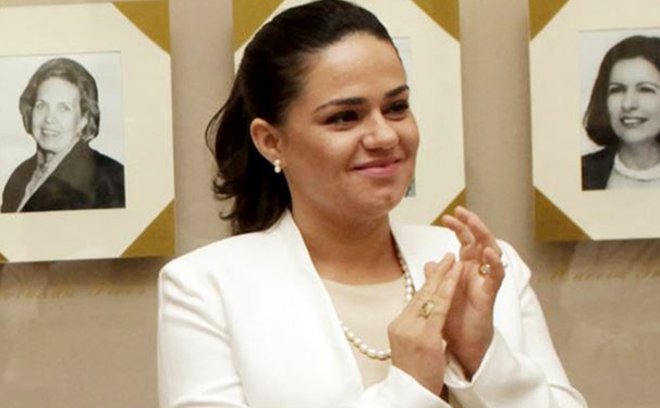  Primeira Dama Aline Peixoto convidando