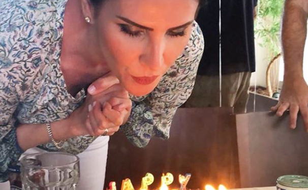 Lisandra Souto acordou irradiando felicidades.