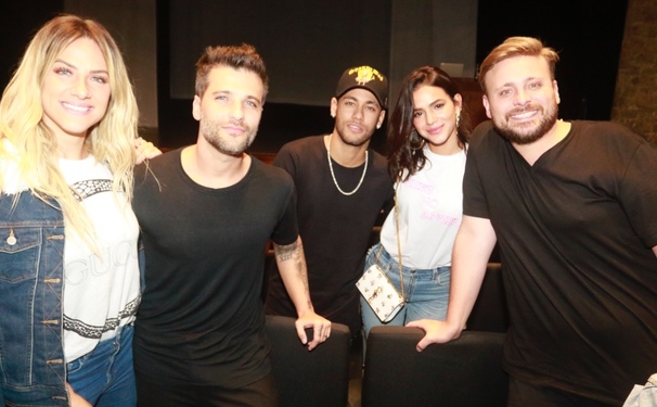 Neymar apareceu na Casa de Cultura Laura Alvim 