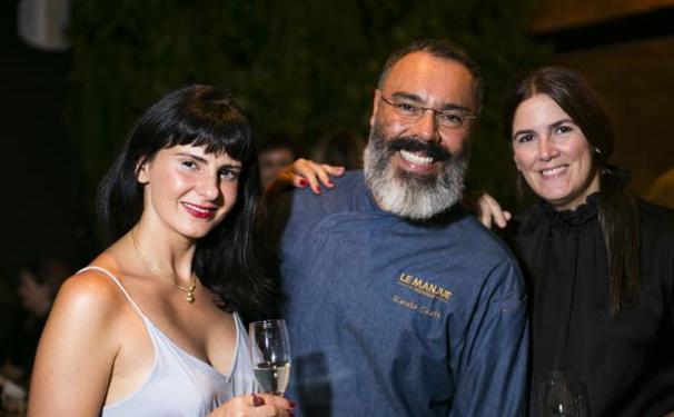 Elle promove jantar de premiação