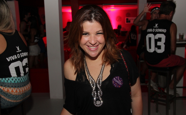 Ju Ferraz agitando o Caminho das Árvores