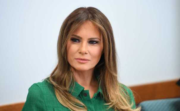 Quem esta hospitalizada é Melania Trump.