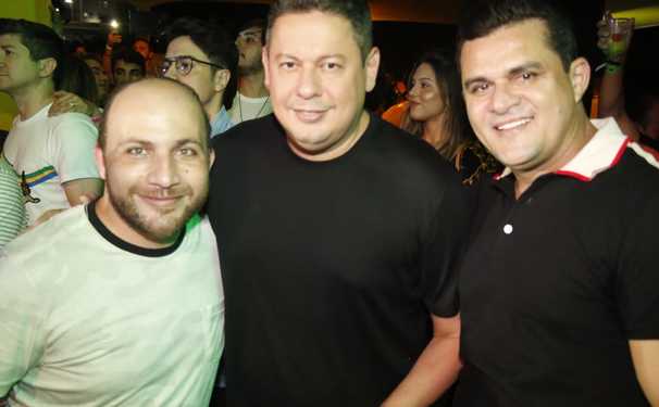 Marcos Araujo comemorou  aniversário ao lado de Jorge e Mateus 