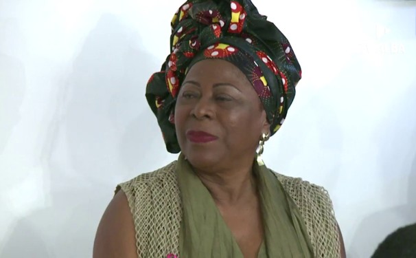 Arany Santana na reza cantada de Santo Antônio no Museu Carlos Costa Pinto. 