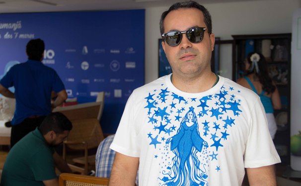 Ginno Larry pilotando torcida no Amado