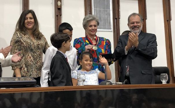 Martha Vasconcellos foi agraciada com a Comenda Dois de Julho