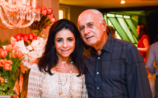 Todos de verde e amarelo.