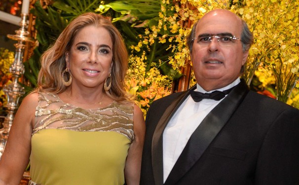 Quem anda sorrindo à toa é  Eliane e Eugênio Carvalho